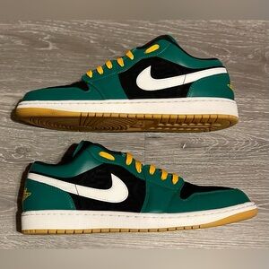 Nike Air Jordan Retro 1 Low Holiday Special Malachite DQ8422-300